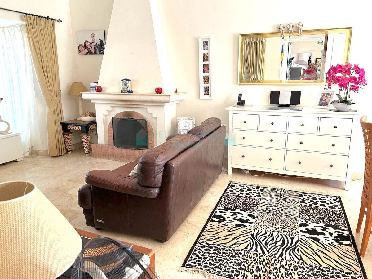 Villa Pareada en venta en Elviria, Marbella Este