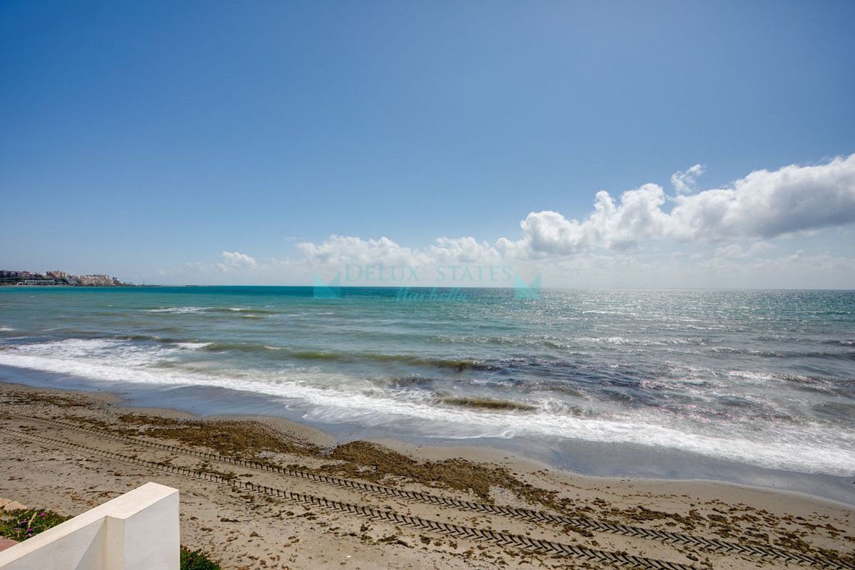 Villa for sale in Estepona