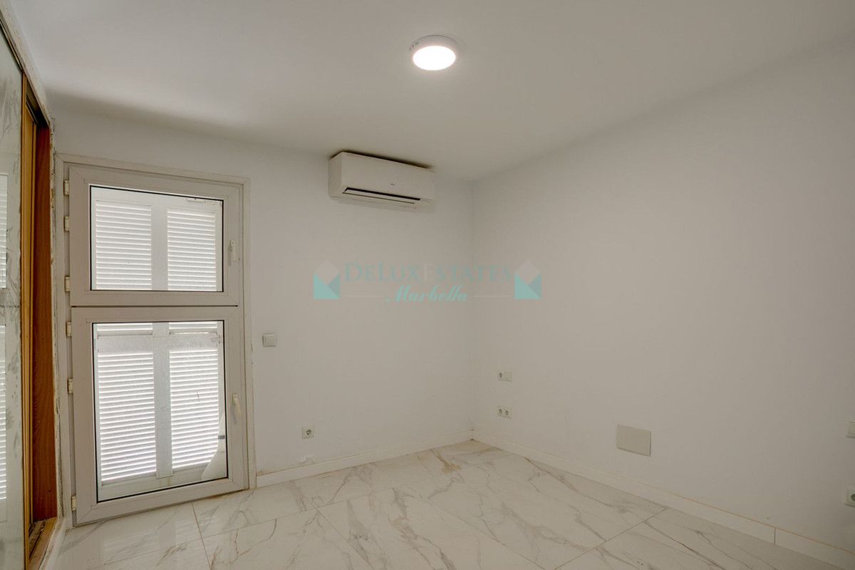 Villa for sale in Estepona