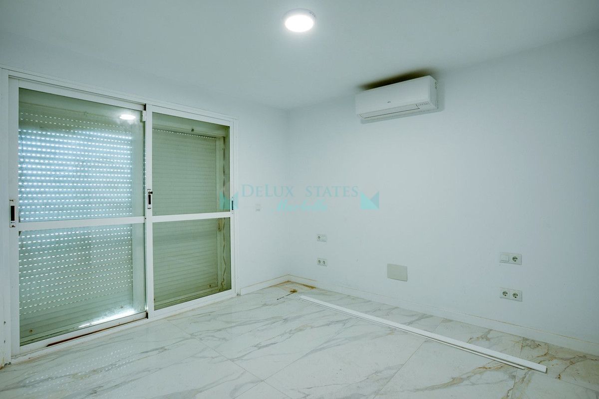 Villa for sale in Estepona