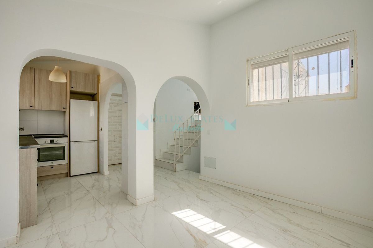 Villa for sale in Estepona