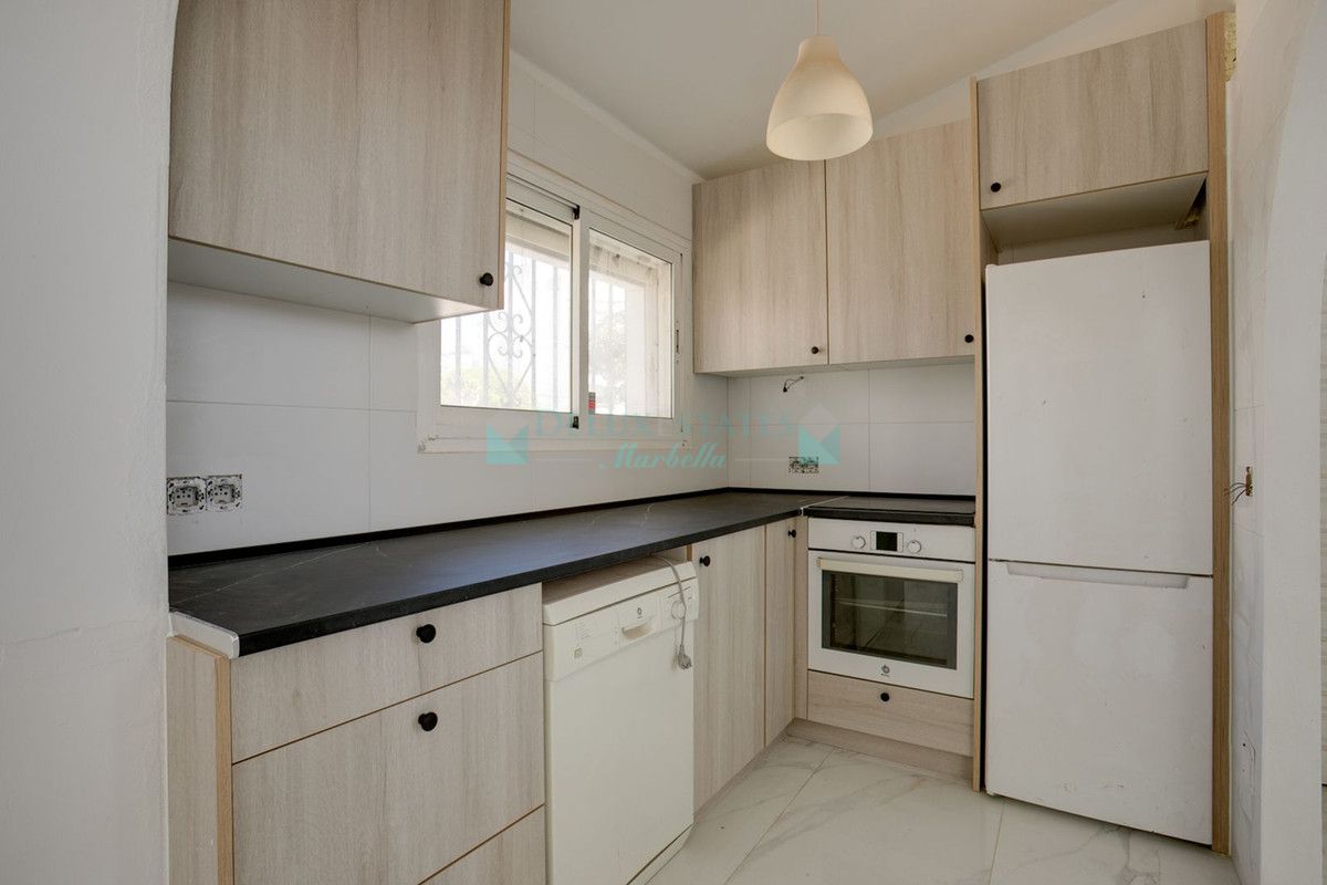 Villa for sale in Estepona