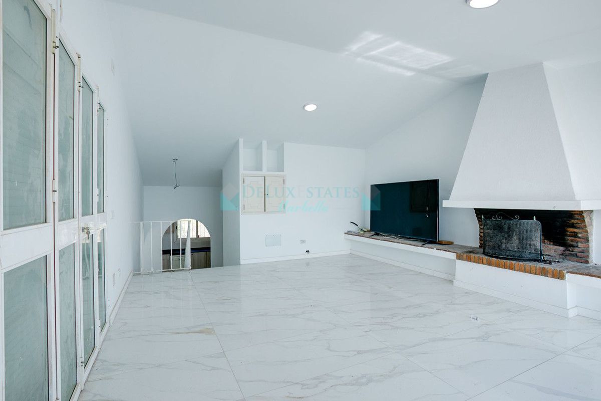 Villa for sale in Estepona