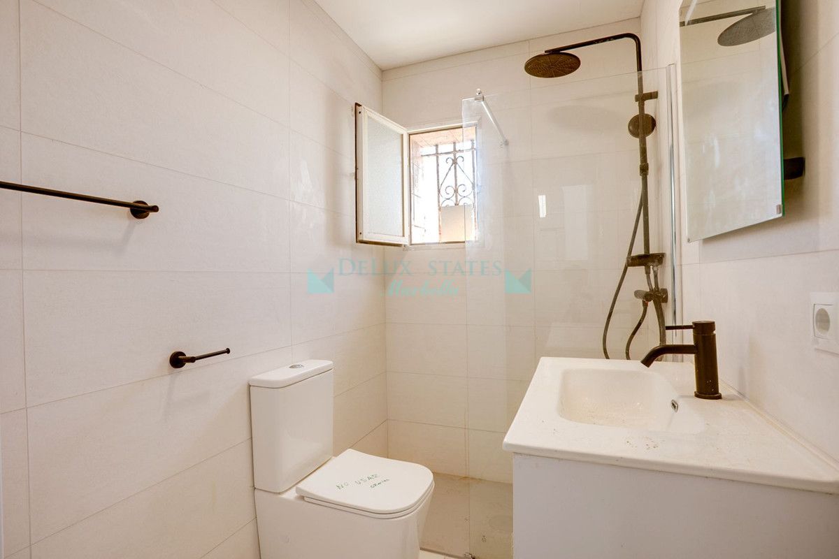 Villa for sale in Estepona