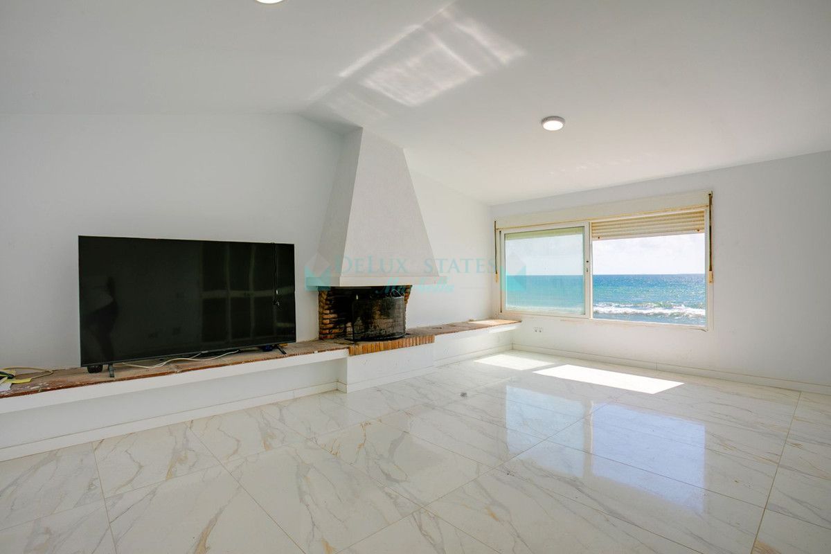 Villa for sale in Estepona