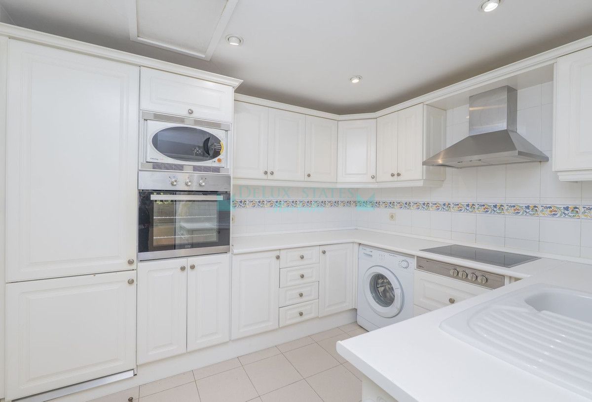 Apartment for sale in Elviria, Marbella East