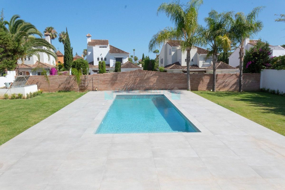 Villa en venta en Nueva Andalucia