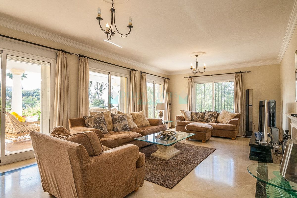 Villa en venta en Elviria, Marbella Este