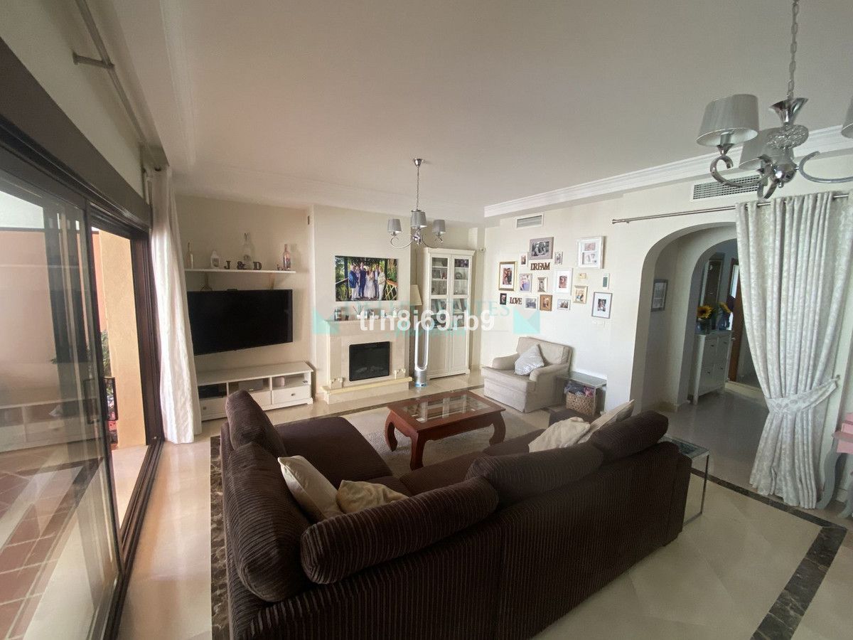 Town House for sale in Estepona