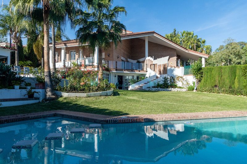 Villa en alquiler en El Paraiso, Estepona