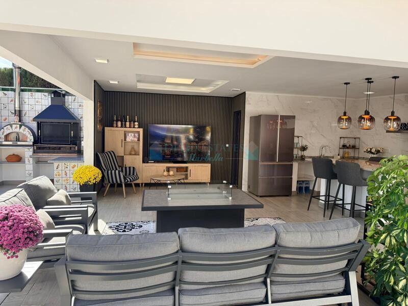 Villa en alquiler en El Paraiso, Estepona