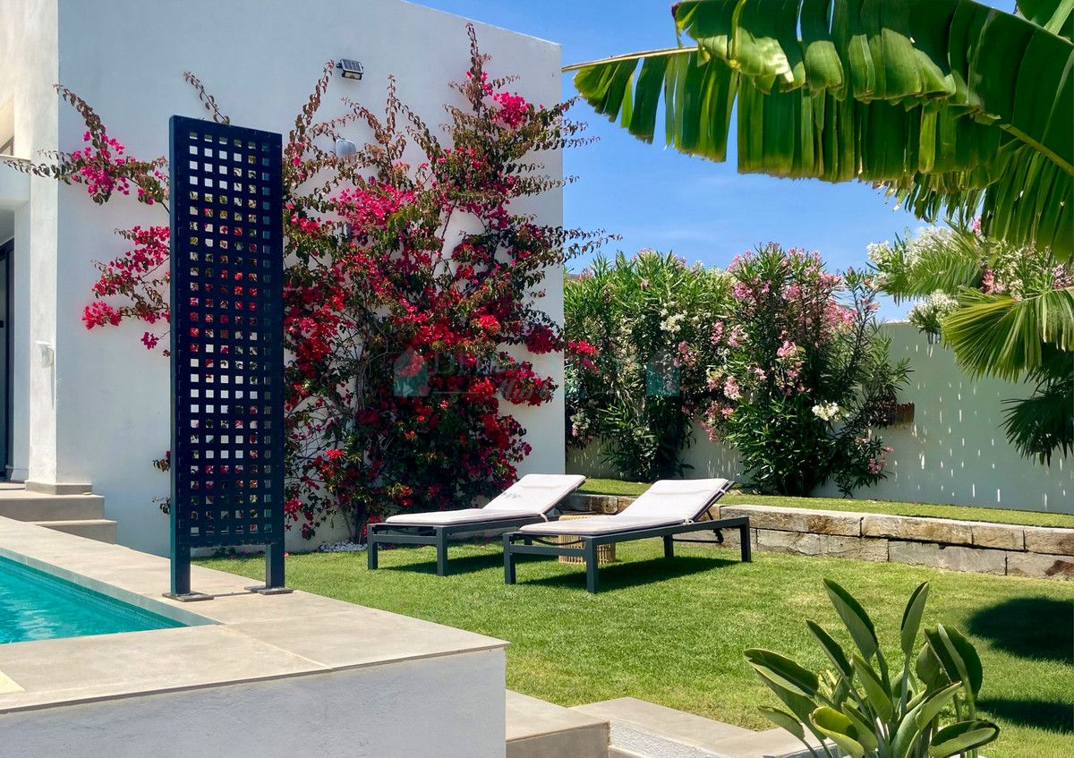 Villa for sale in Valle Romano, Estepona