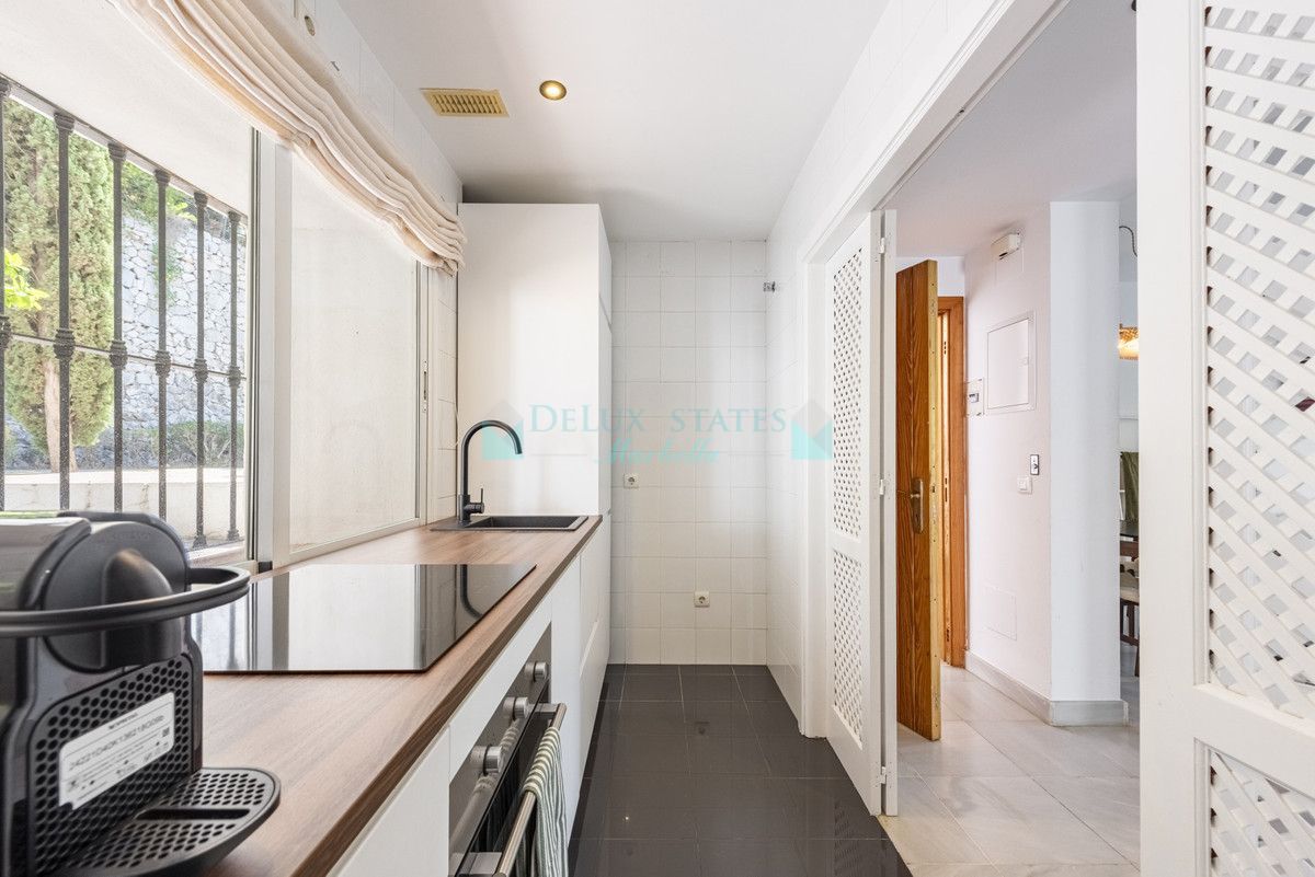 Apartment for sale in La Quinta, Benahavis