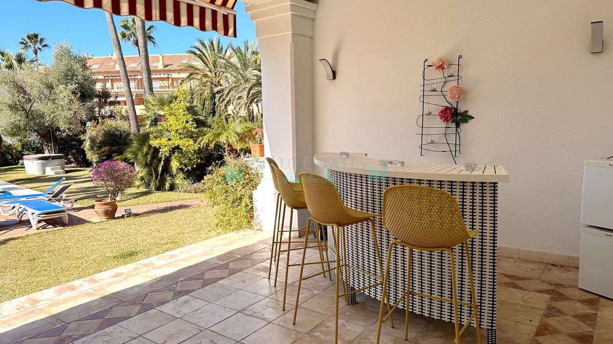 Villa en alquiler en Las Chapas, Marbella Este