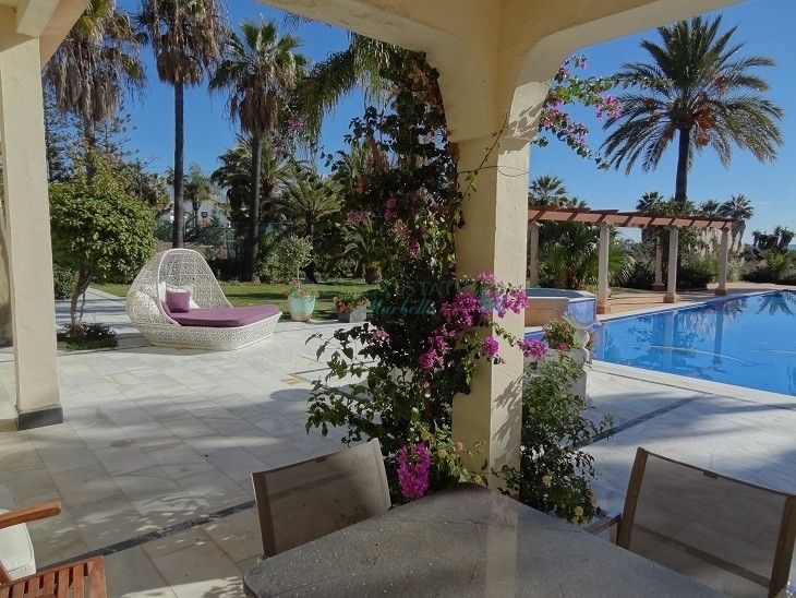 Villa for sale in Estepona