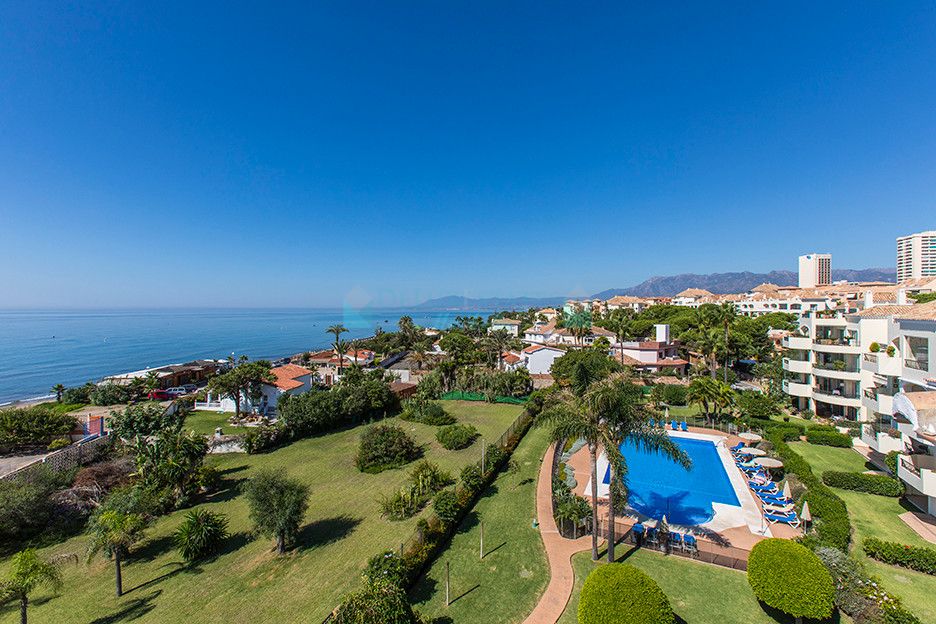 Penthouse for sale in Elviria, Marbella East