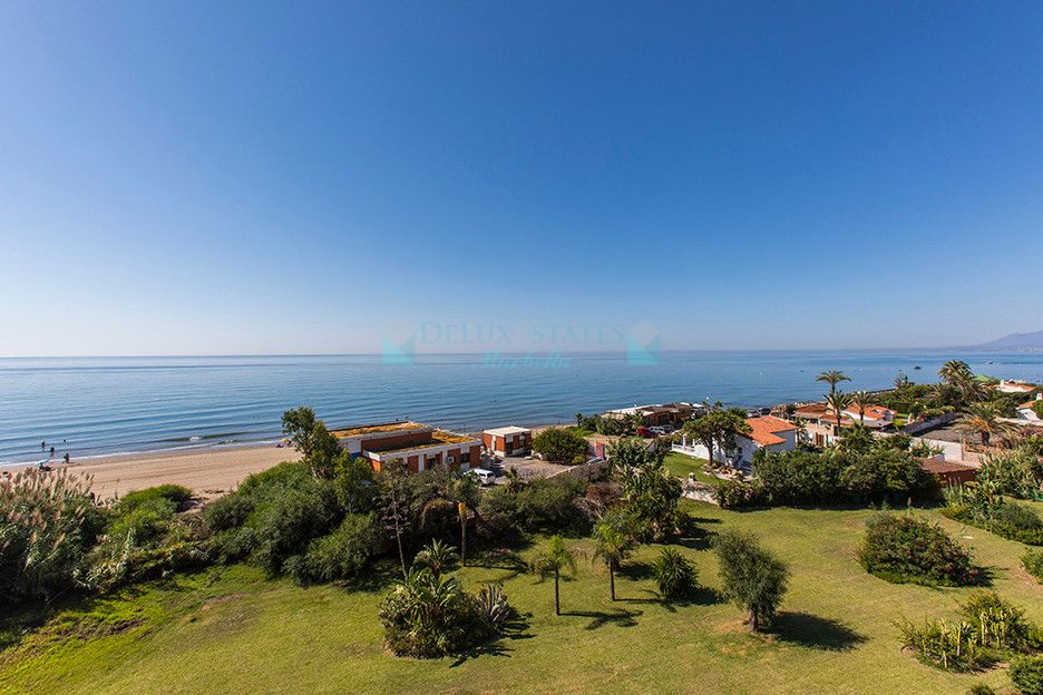 Penthouse for sale in Elviria, Marbella East