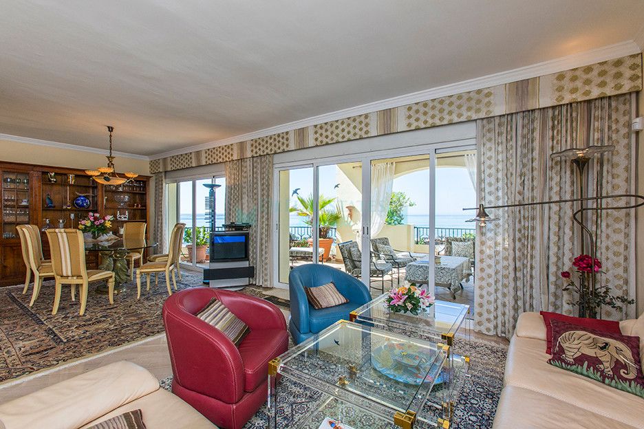 Penthouse for sale in Elviria, Marbella East