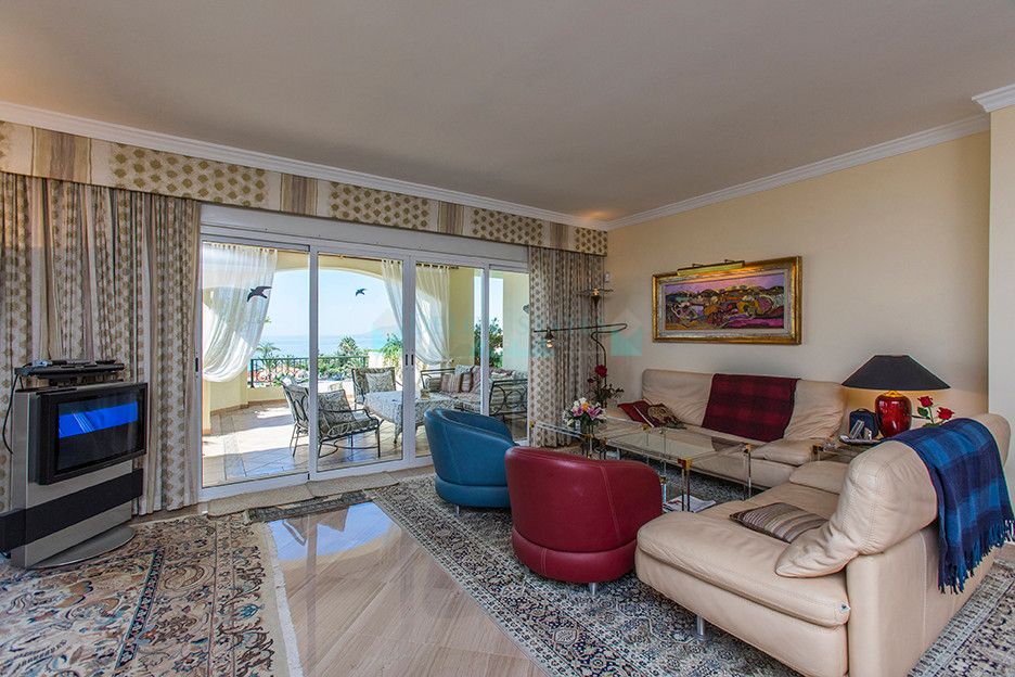 Penthouse for sale in Elviria, Marbella East