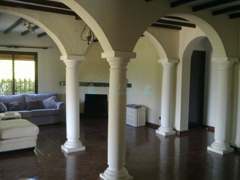 Finca for sale in Estepona