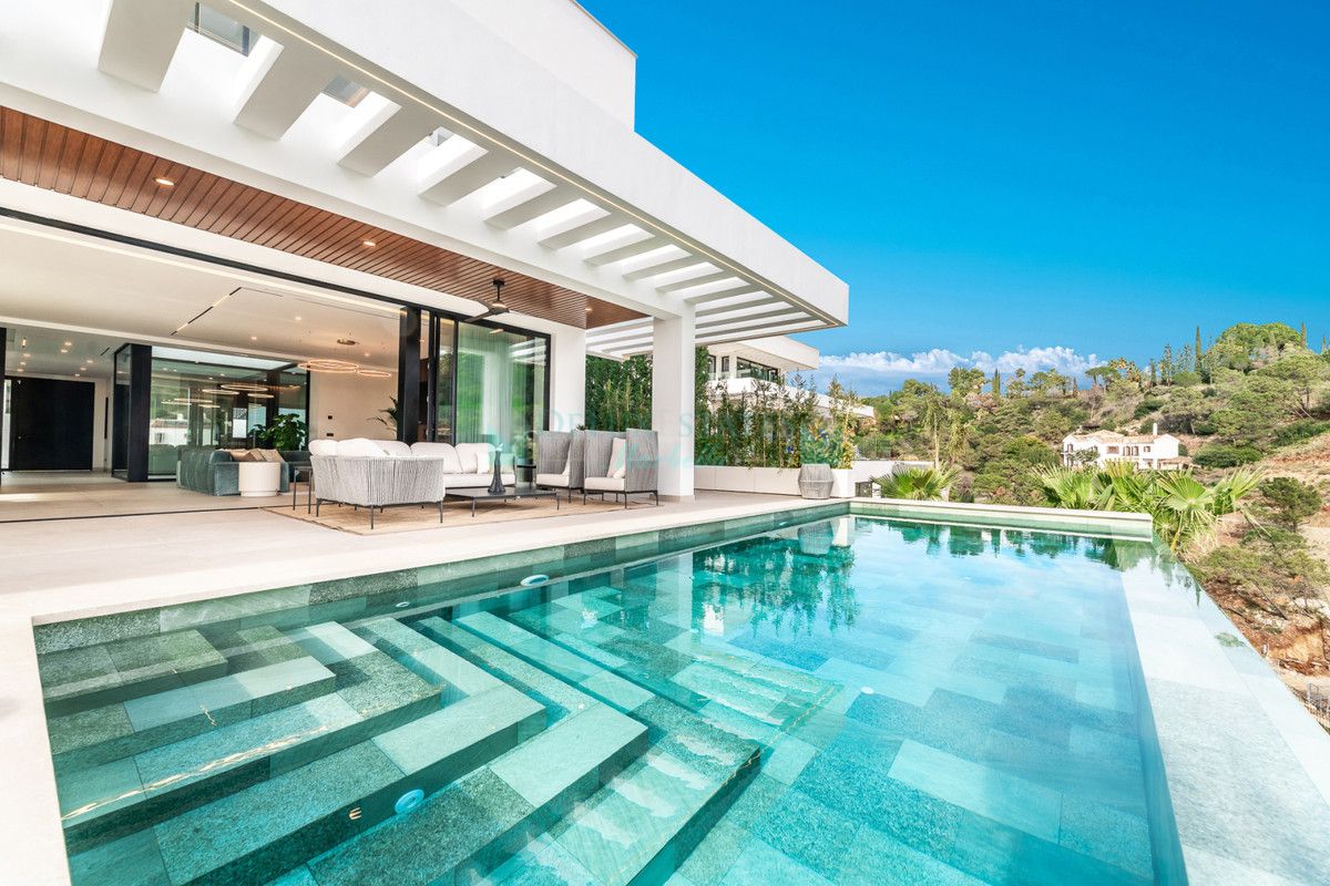 Villa en venta en El Madroñal, Benahavis