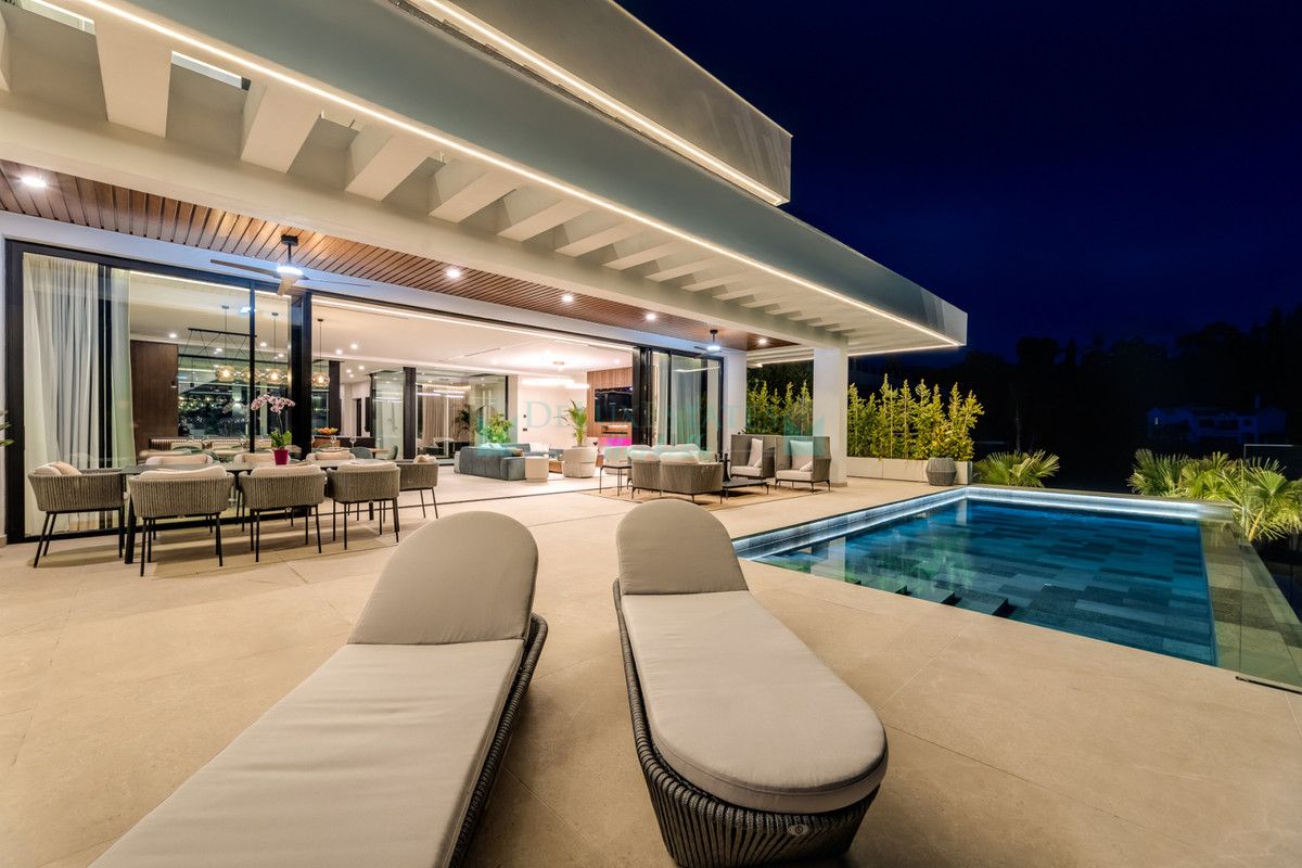 Villa en venta en El Madroñal, Benahavis