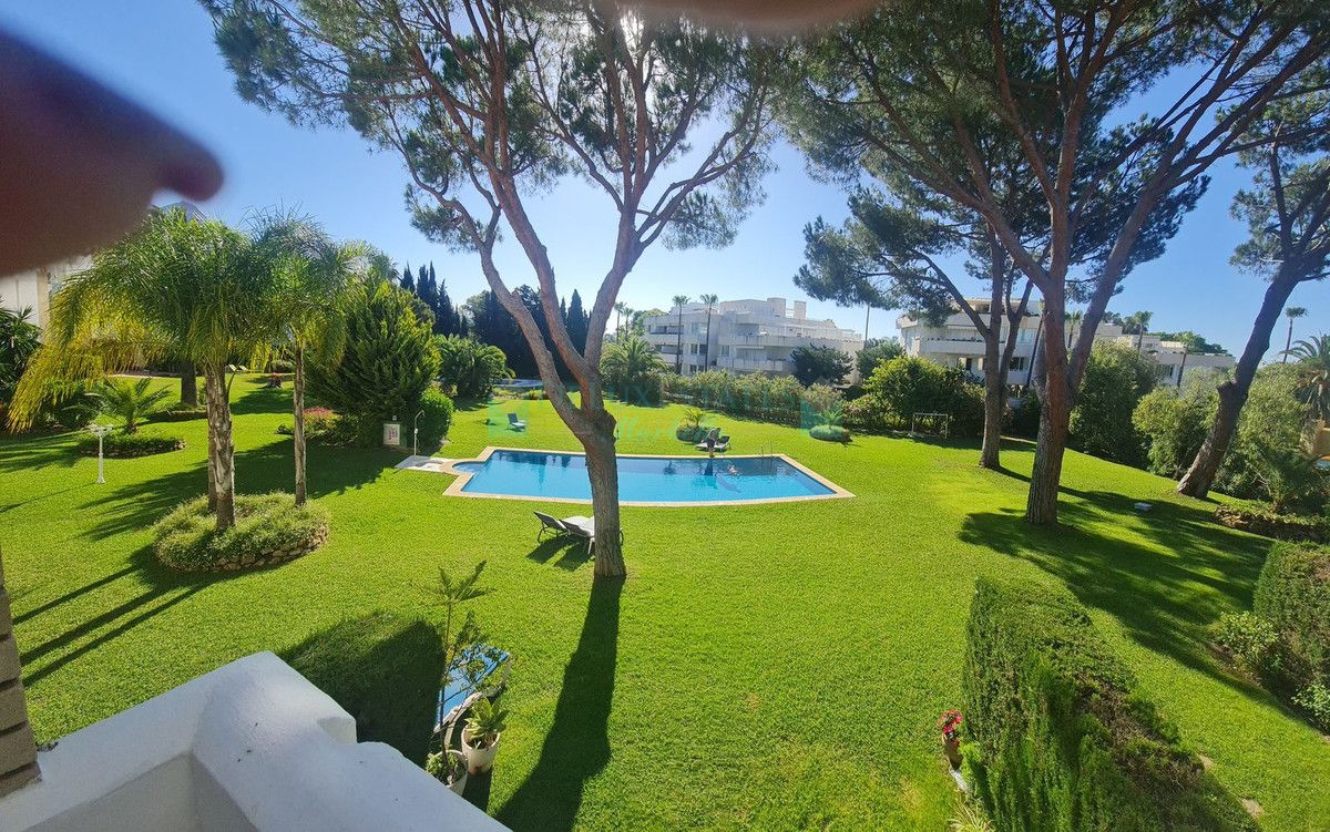 Town House for sale in Nueva Andalucia