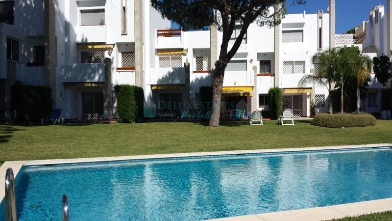 Town House for sale in Nueva Andalucia