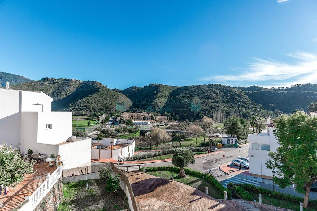 Penthouse for sale in Benahavis