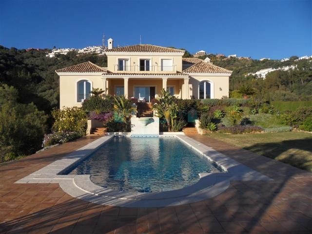 Villa en alquiler en Los Altos de los Monteros, Marbella Este