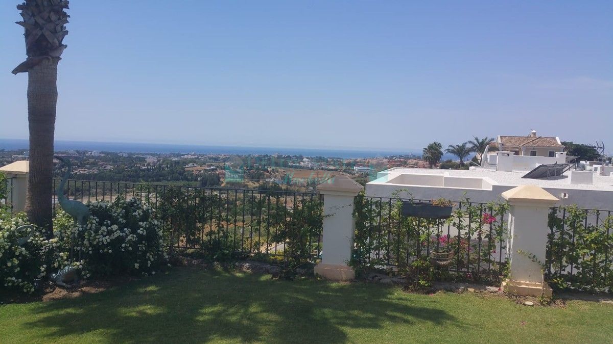 Villa for rent in Benahavis