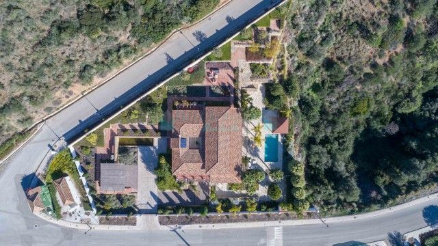 Villa for sale in Benahavis