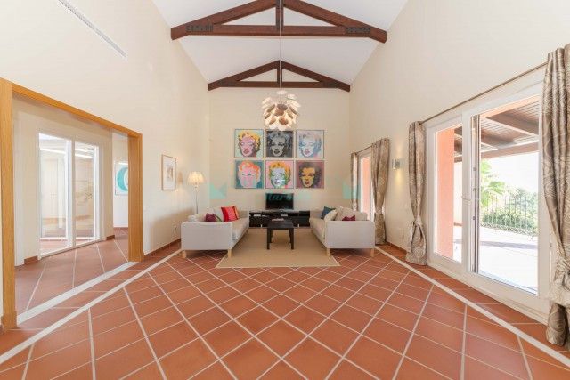 Villa for sale in Benahavis