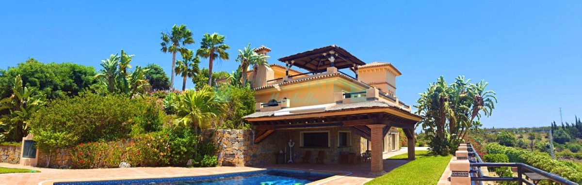 Villa for sale in Estepona