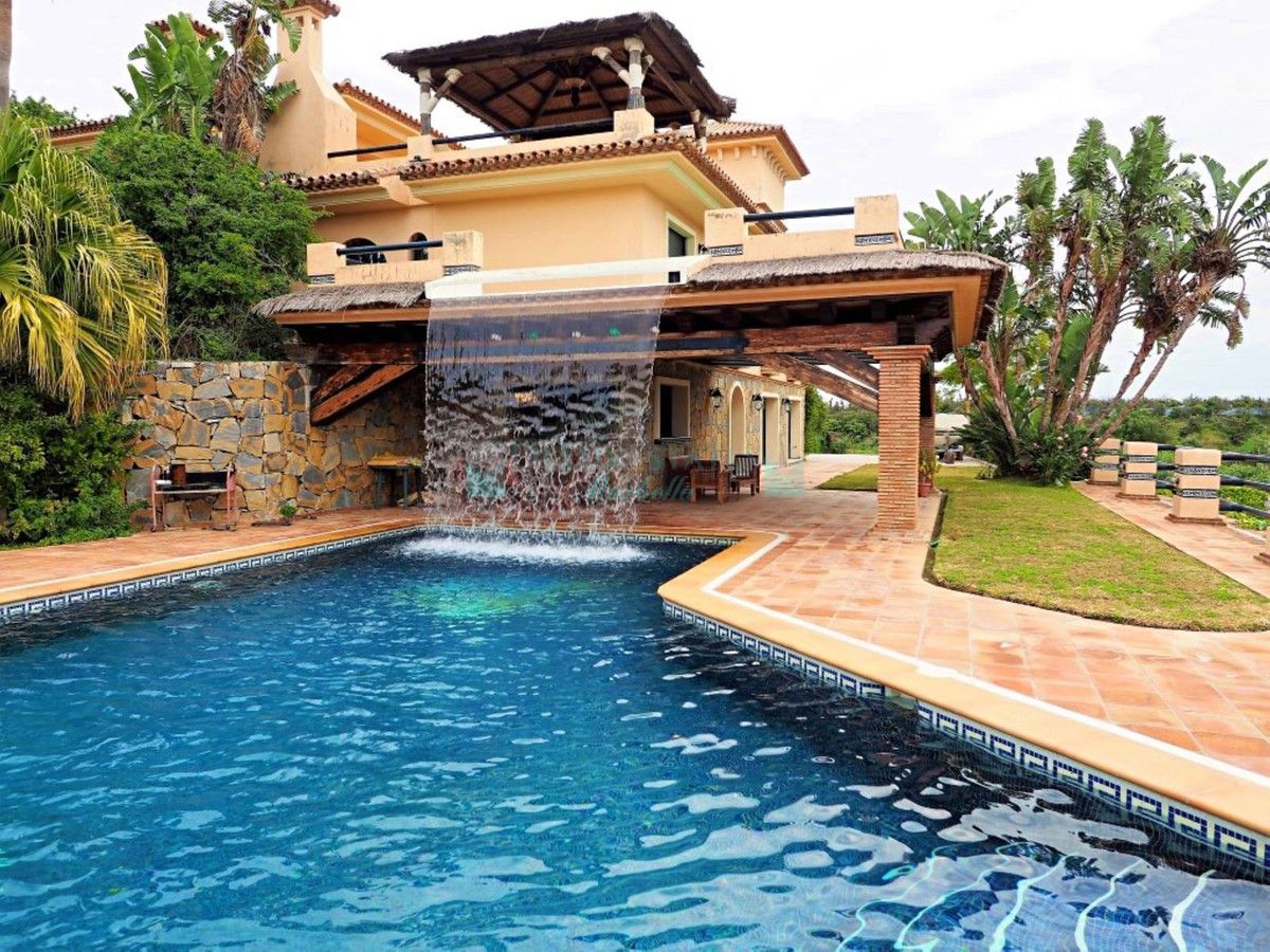 Villa for sale in Estepona