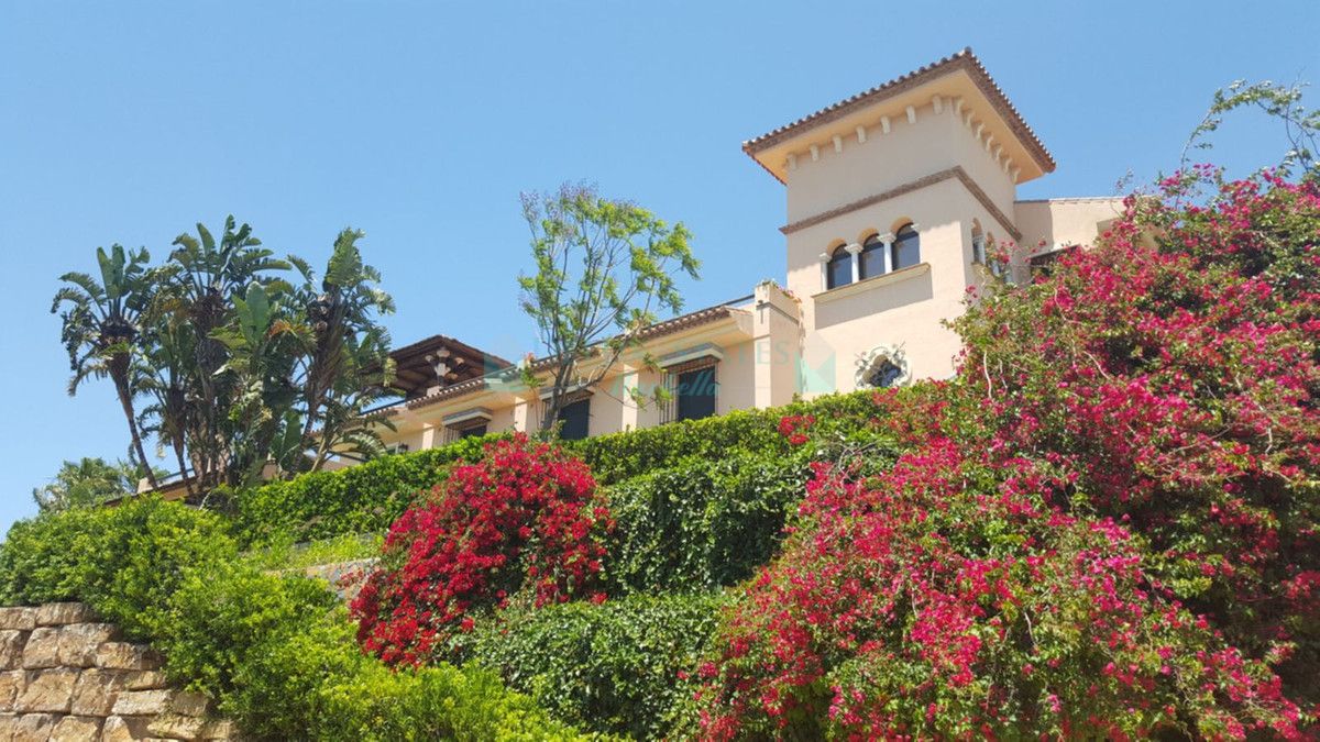 Villa for sale in Estepona