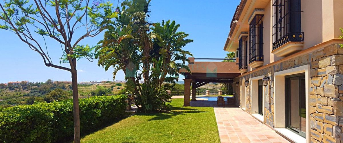 Villa for sale in Estepona