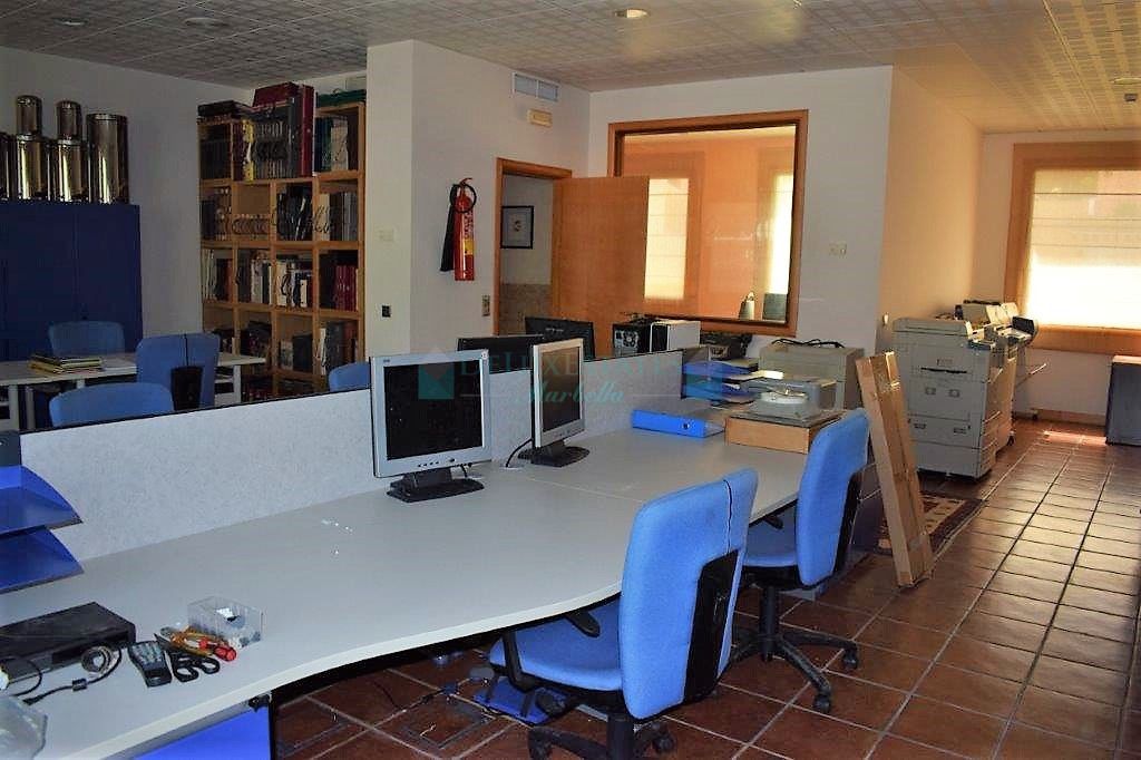 Oficina en venta en Estepona