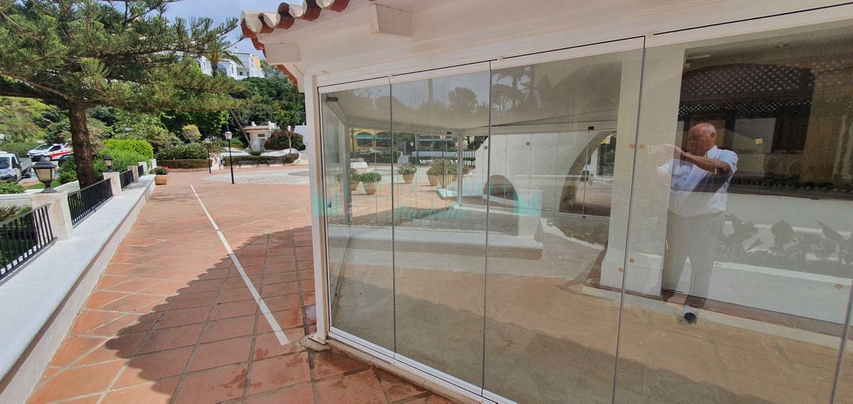 Bar for sale in Cabopino, Marbella East