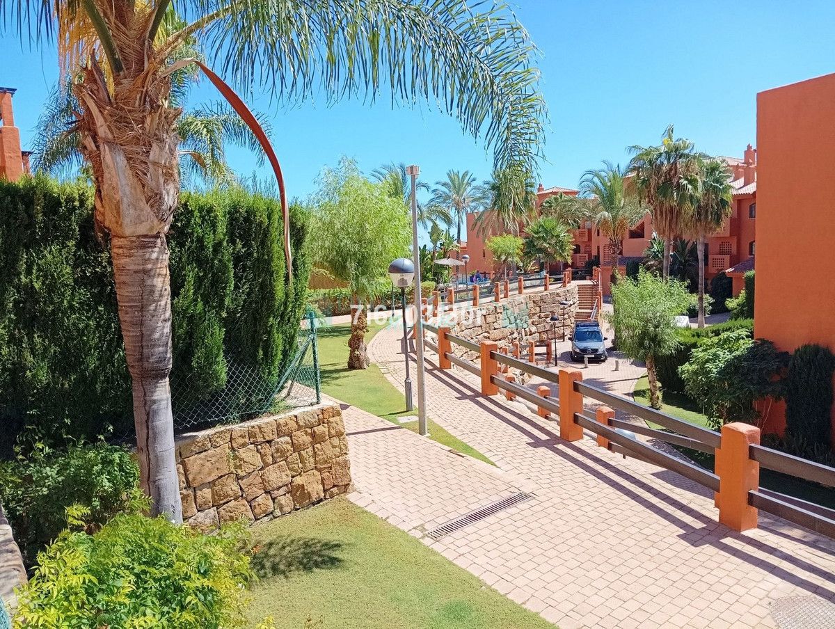 Ground Floor Apartment for sale in Benahavis