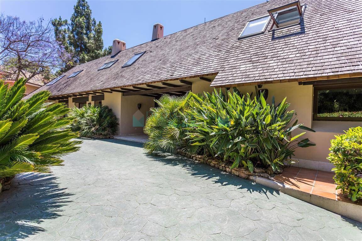 Villa for rent in Rio Real, Marbella East