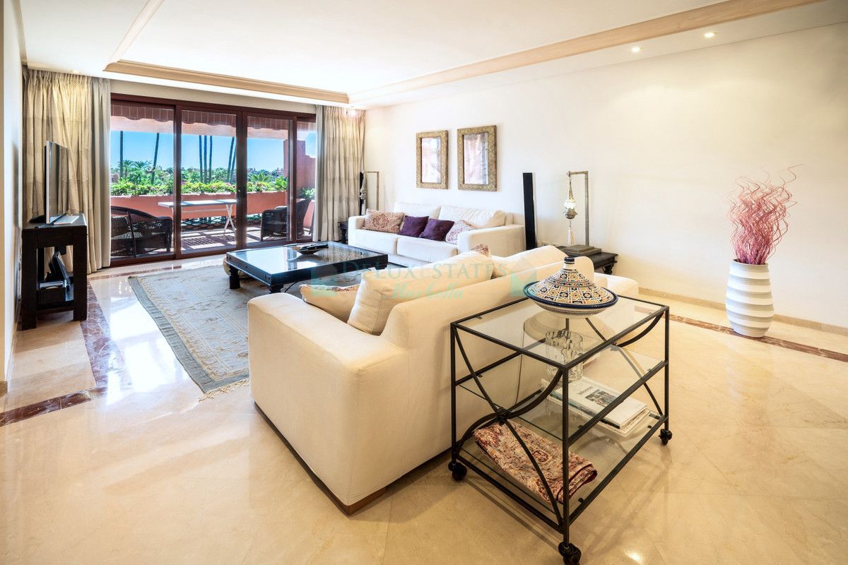 Penthouse for sale in New Golden Mile, Estepona