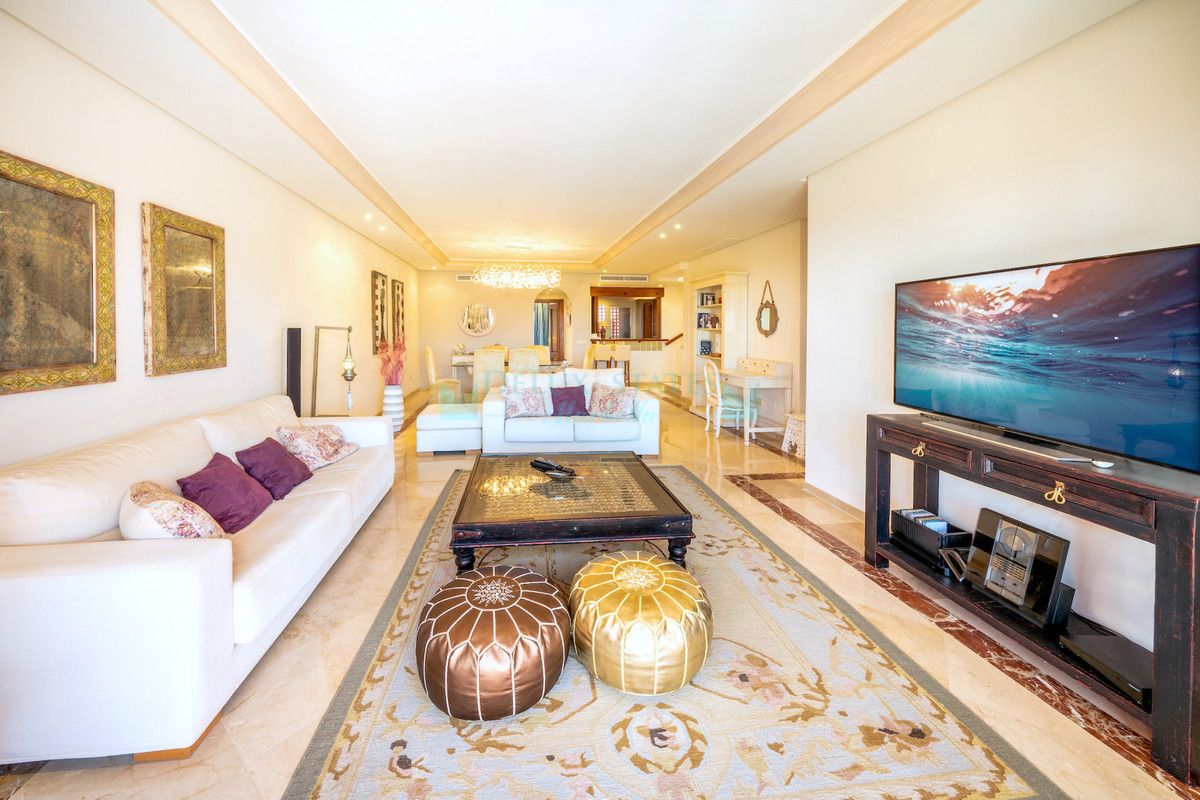 Penthouse for sale in New Golden Mile, Estepona