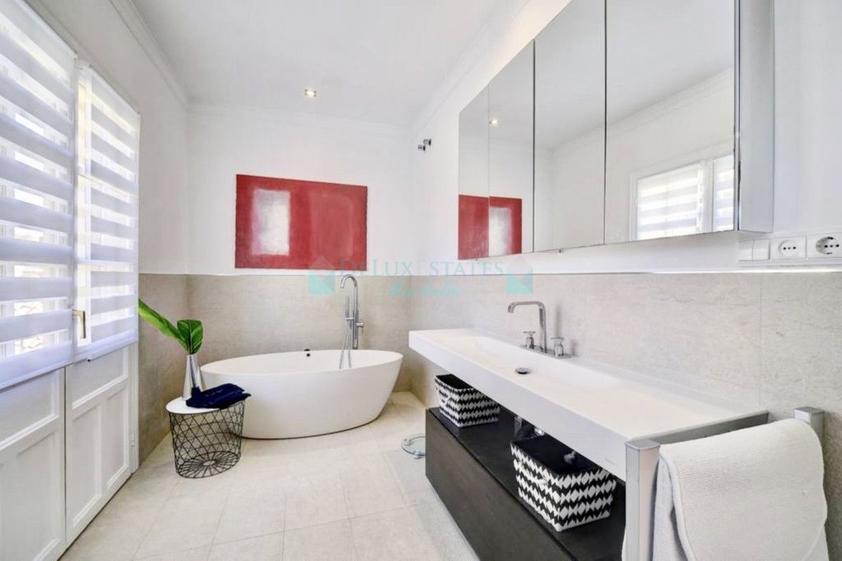 Villa for rent in Los Arqueros, Benahavis