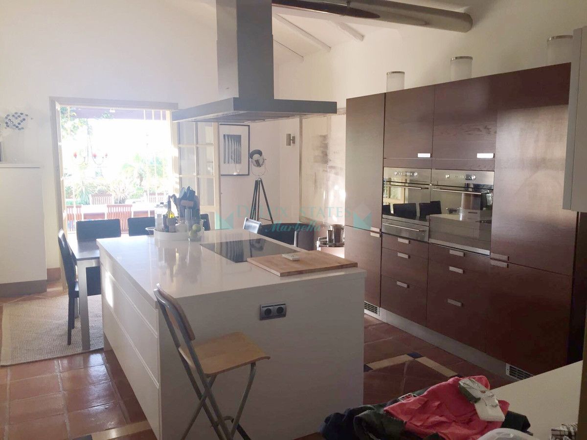 Villa for rent in Los Arqueros, Benahavis