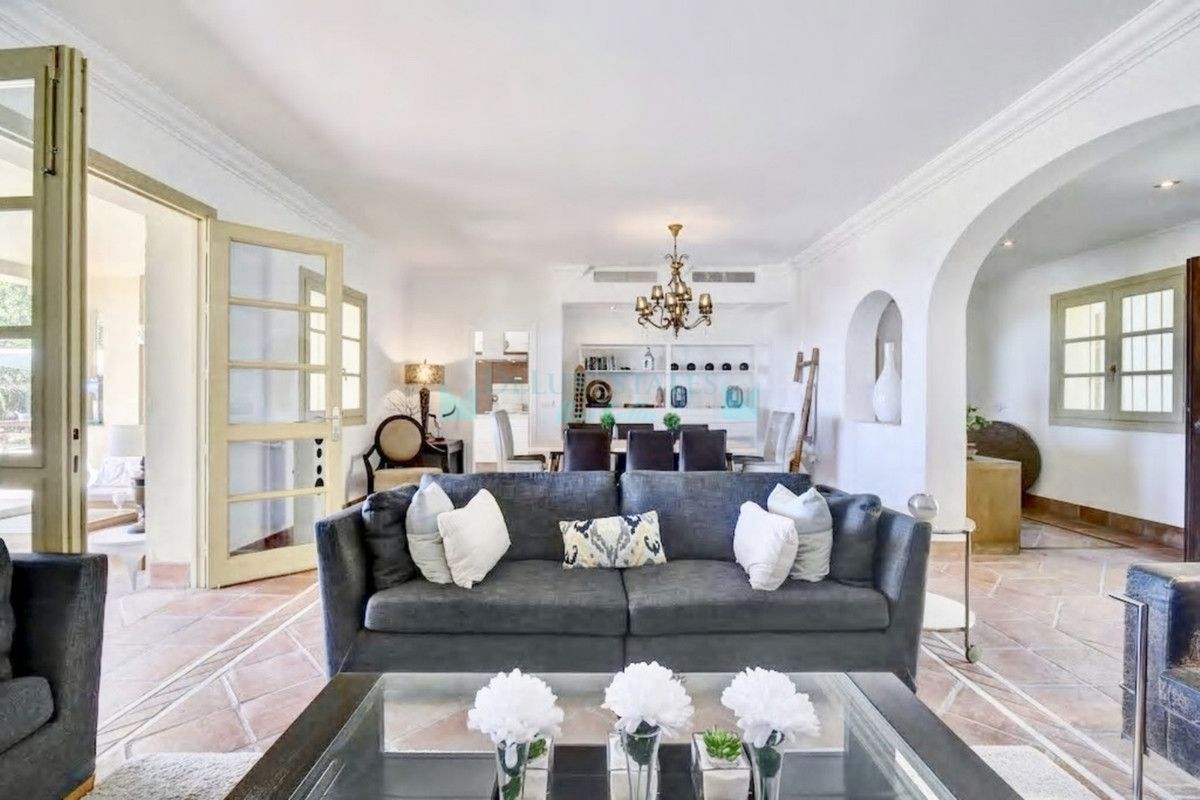 Villa for rent in Los Arqueros, Benahavis