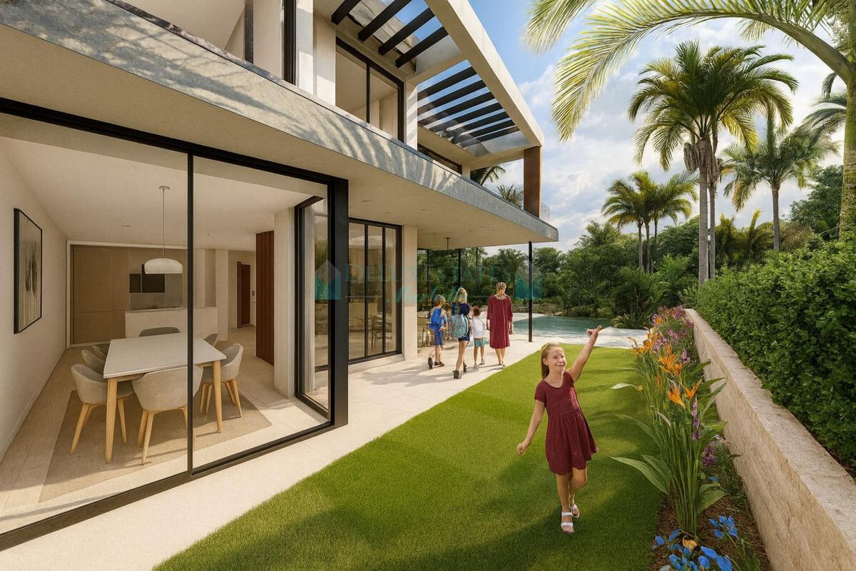 Villa for sale in Nueva Andalucia