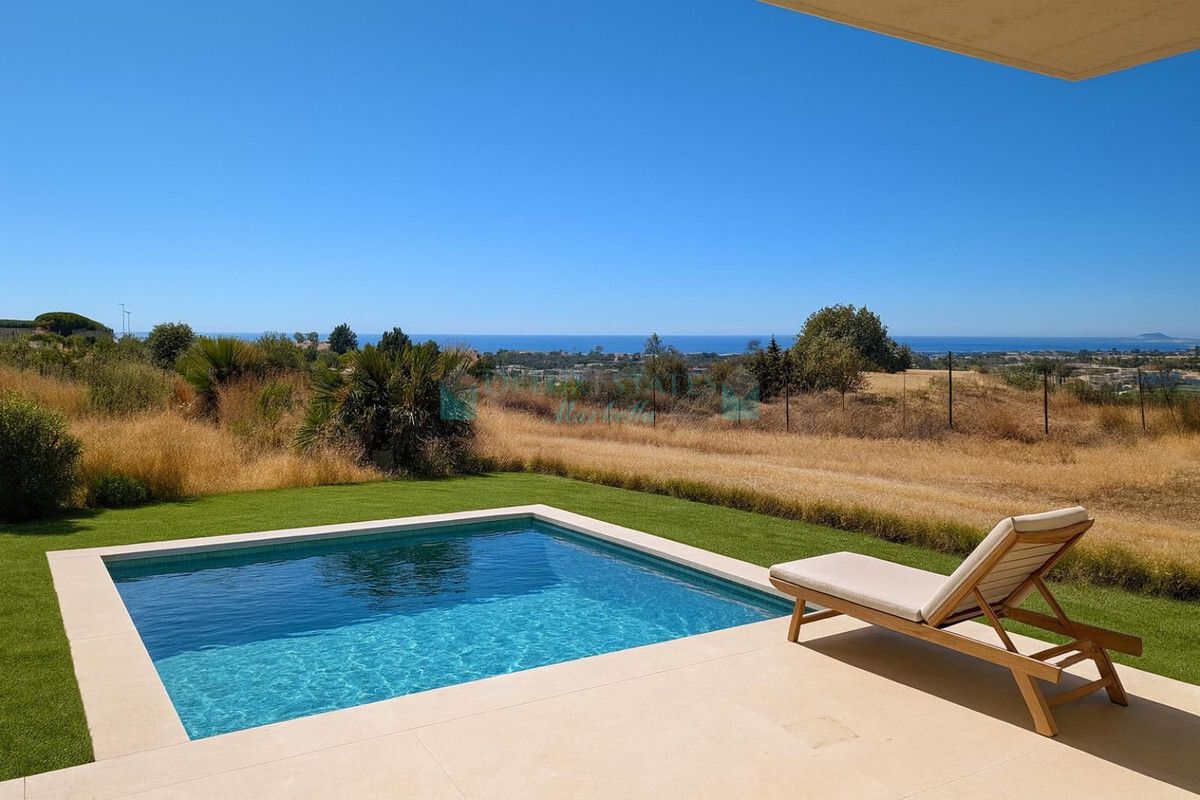 Villa for sale in Nueva Andalucia