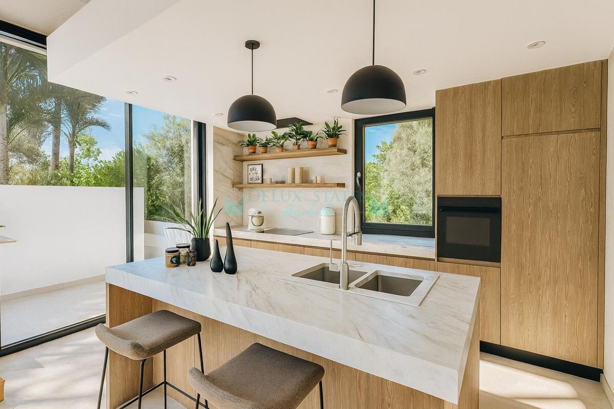 Villa for sale in Nueva Andalucia