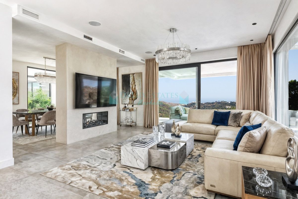 Villa for sale in Benahavis